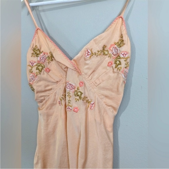Chasing Unicorns Peach Floral Camisole - Picture 2 of 15